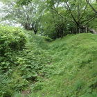 中の丸下の堀と土塁