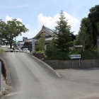 南西入口、右手に参拝者駐車場