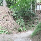 ３の丸内側虎口、土塁
