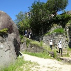 本丸南下の石垣と馬洗岩