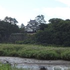 北方の豊川対岸から見た吉田城本丸