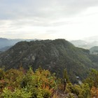 対岸の高山城