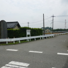 川沿いの丁度交差点の所になります