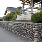 長安寺館、南面の玉石垣、東より