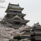 天守閣と桜