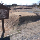大手側の復元隅櫓台