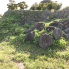 石垣と崩された石垣
