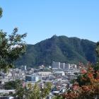 南の曲輪から金華山（岐阜城）を望む