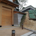 瓦土塀を中心に大手門、土塀と撮る
