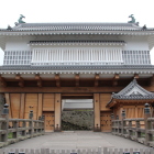 正面、石橋前より