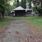 帯曲輪西に在る八幡神社、陣屋唐破風が移築されてる