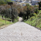 鹿島御児神社大鳥居下の南向き急な階段