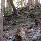 石積を見上げる