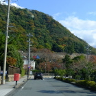 近づく山上