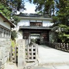 大手門と城址碑