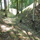 本丸下の折れる竪堀