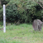 本丸の城名標柱と石碑