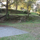 西側の三城曲輪群、一部残存石垣