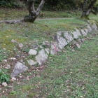 発掘発見された根石石垣列