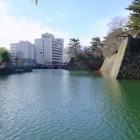 ビルと水堀