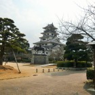 天守と高虎像