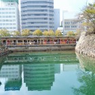内堀越しの(ことでん高松築港駅)