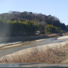 北側からの遠景　朝明川が堀になっています