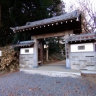 報仏寺山門前に石碑