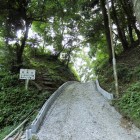 城山神社と1郭(城山神千畳敷)の間の堀切