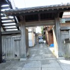 民家の立派な門