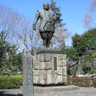 家康像(本丸天守台の前辺り)
