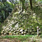南の丸隅櫓跡石垣（南側）継ぎ足した跡あり