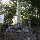 一の曲輪の城址碑