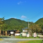 小谷城戦国歴史資料館と小谷城遠景　頂上の大嶽までよく登れたと思います。