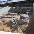 発掘された子院の石段と水路