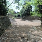 堀跡(先に小さな橋)