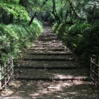 直登の大手道、下より