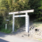 阿由多神社麓の鳥居、登城口