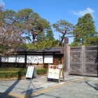 竹の丸も開門前