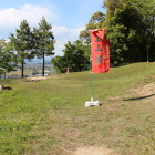 本丸(右側は土塁、富士が左の雲の中)