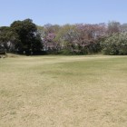 本丸内部、左手天守跡、右手一の門跡