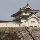 木造復元稲荷櫓東面漆喰土塀と共に
