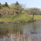 本丸西下の出丸、西奥丘陵崖を城塁にしてる
