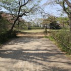 本丸台所門跡、門礎石有り、手前土橋、左右に空堀