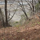 七里岩岸壁、釜無川方向、足がすくむ