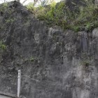 登城路途中の堀切跡