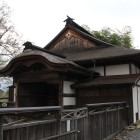 懸造り書院の唐破風式台、本体書院