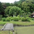 聖天池越しの聖天堂