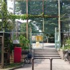 公園ゲート(左側にパネル)