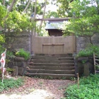 主郭に建つ東叶神社奥の院